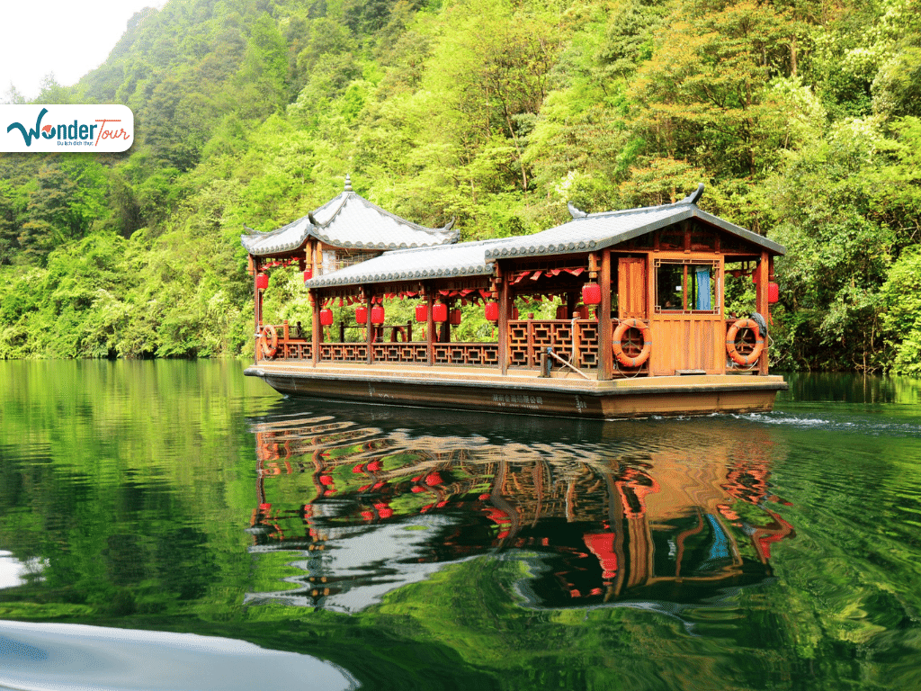 Trải nghiệm du thuyền trên Hồ Bảo Phong 